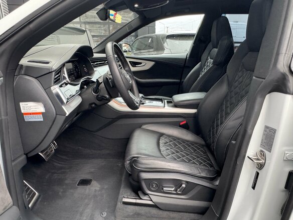 2020 Audi Q8 50 TDI I (4M), белый, 7990000 рублей - вид 24