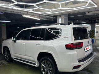 2021 Toyota Land Cruiser 300 Series, белый, 12200000 рублей, вид 3