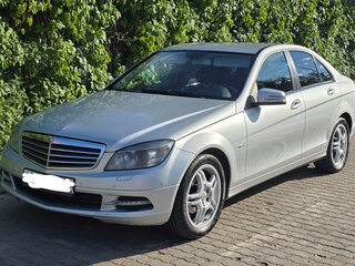 2011 Mercedes-Benz C-Класс 180 BlueEFFICIENCY III (W204), серебристый, 900000 рублей, вид 1