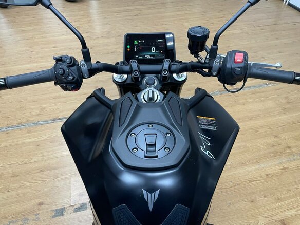 2024 Yamaha MT-09 (FZ-09), чёрный, 1290000 рублей - вид 12