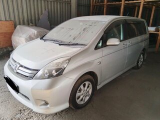 2011 Toyota ISis I Рестайлинг, серебристый, 1375000 рублей, вид 1