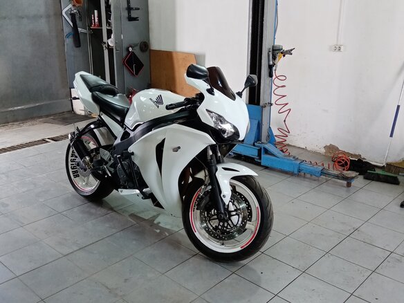 1998 Honda CBR 919RR Fireblade, белый, 395000 рублей - вид 1