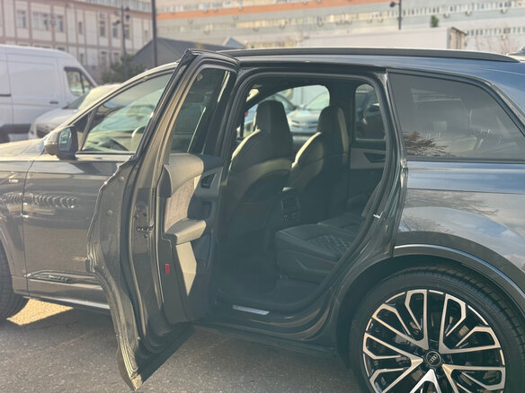 2026 Audi Q7 50 TDI II (4M) Рестайлинг 2, серый, 11290000 рублей - вид 11