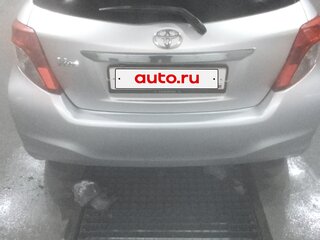 2014 Toyota Vitz III (XP130), серый, 880000 рублей, вид 3