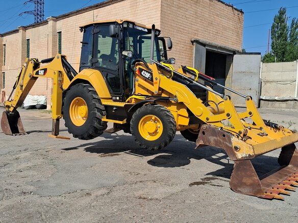 2019 Caterpillar 428F2, жёлтый, 7540000 рублей - вид 9