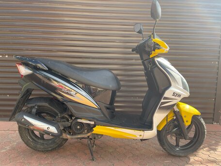 2015 Sym Jet 4 50, жёлтый, 49500 рублей, вид 3