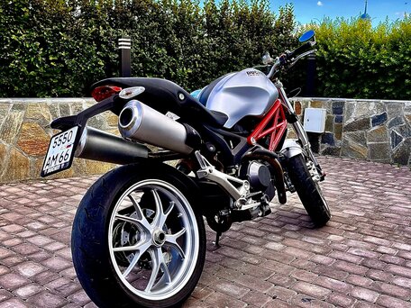 2009 Ducati Monster 1100, серый, 750000 рублей, вид 3