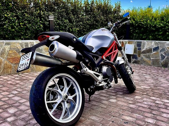 2009 Ducati Monster 1100, серый, 750000 рублей - вид 2