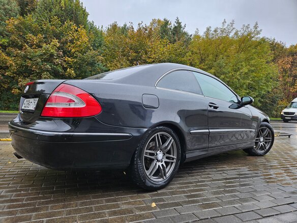 2006 Mercedes-Benz CLK-Класс 200 II (W209) Рестайлинг, чёрный, 700000 рублей - вид 9