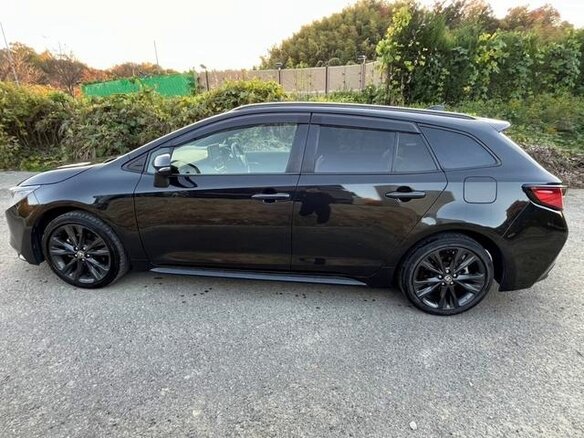 2022 Toyota Corolla XII (E210), чёрный, 1316000 рублей - вид 8