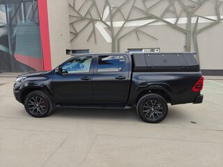 2022 Toyota Hilux VIII Рестайлинг 2, чёрный, 6500000 рублей, вид 4