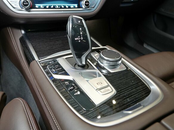 2020 BMW 7 серии 740d xDrive VI (G11/G12) Рестайлинг, чёрный, 8010000 рублей - вид 19
