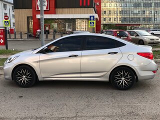 2012 Hyundai Solaris I, серебристый, 850000 рублей, вид 3