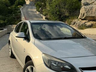 2013 Opel Astra J Рестайлинг, серебристый, 1150000 рублей, вид 3