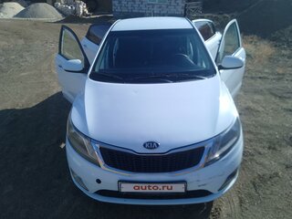 2014 Kia Rio 6-speed III, белый, 825000 рублей, вид 2