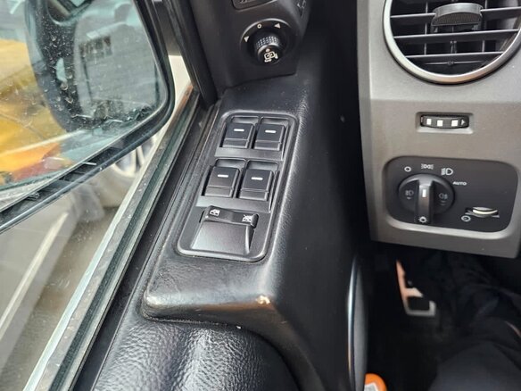 2006 Land Rover Discovery III, серый, 1280000 рублей - вид 11