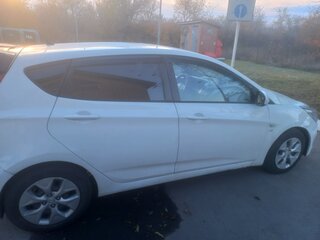 2016 Hyundai Solaris I Рестайлинг, белый, 600000 рублей, вид 4