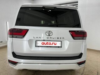 2021 Toyota Land Cruiser 300 Series, белый, 8550000 рублей, вид 5