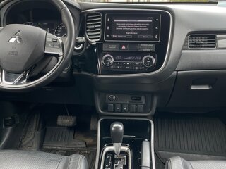 2018 Mitsubishi Outlander III Рестайлинг 3, чёрный, 2150000 рублей, вид 5