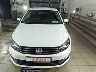 2017 Volkswagen Polo V Рестайлинг, белый, 750000 рублей, вид 3