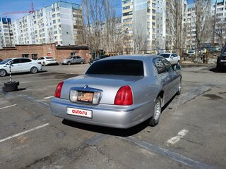 1999 Lincoln Town Car III, серебристый, 1500000 рублей, вид 5