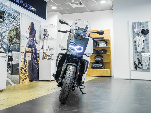 2019 BMW C 400 X, белый - вид 2