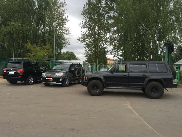 1996 Nissan Patrol IV (Y60), чёрный - вид 4