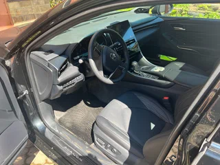 2023 Toyota Avalon V, чёрный, 6900000 рублей, вид 4
