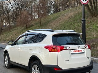 2013 Toyota RAV4 IV (XA40), белый, 2300000 рублей, вид 3