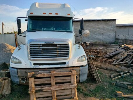 2003 Freightliner FLC, белый, 1100000 рублей, вид 2