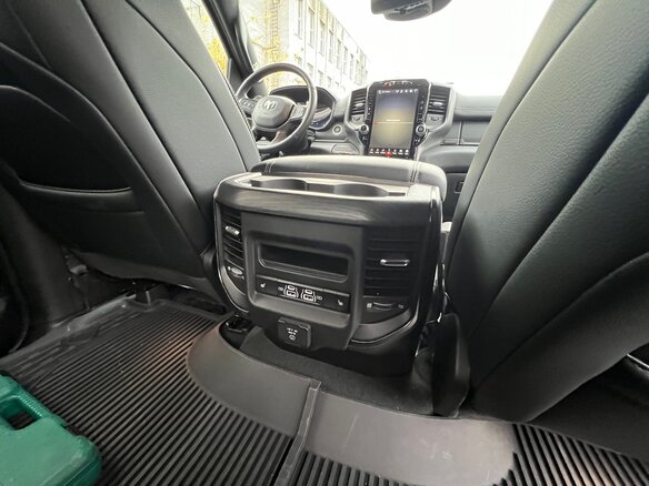 2023 Ram 1500 Quad Cab eTorque V, чёрный, 9150000 рублей - вид 22