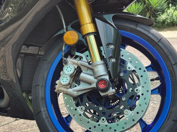 2022 Yamaha YZF-R1, чёрный, 2580000 рублей - вид 4
