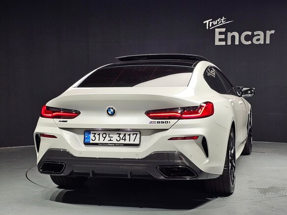 2025 BMW 8 серии M850i xDrive II (G14/G15/G16) Рестайлинг, белый - вид 2