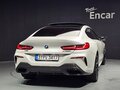2025 BMW 8 серии M850i xDrive II (G14/G15/G16) Рестайлинг, белый - вид 2