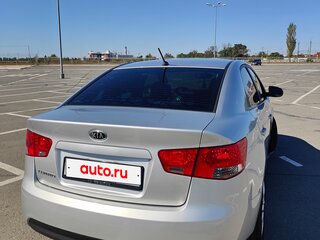 2010 Kia Cerato 5-speed II, серебристый, 800000 рублей, вид 4