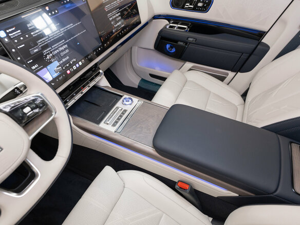2025 Zeekr 9X 70 kWh, серый - вид 29