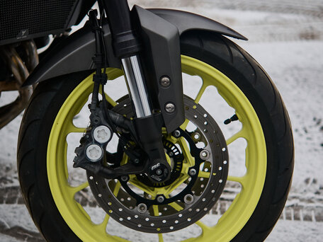 2017 Yamaha MT-09 (FZ-09), серый, 999999 рублей, вид 3