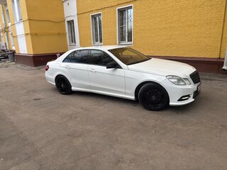 2013 Mercedes-Benz E-Класс 200 7G-Tronic IV (W212, S212, C207), белый, 1530000 рублей, вид 2