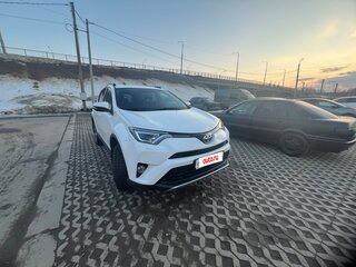 2017 Toyota RAV4 IV (XA40) Рестайлинг, белый, 2700000 рублей, вид 2