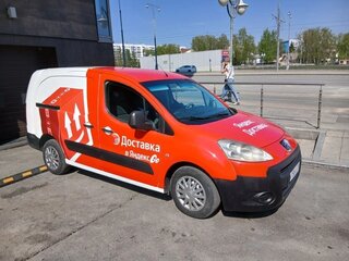 2010 Peugeot Partner II, белый, 600000 рублей, вид 1