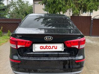 2016 Kia Rio III Рестайлинг, чёрный, 999999 рублей, вид 4