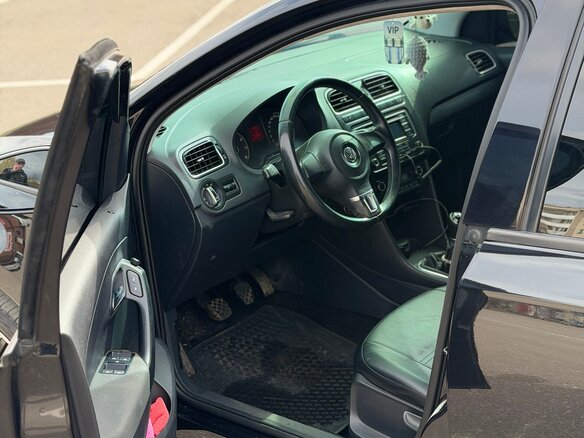 2012 Volkswagen Polo V, чёрный, 750000 рублей - вид 15