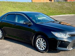 2015 Toyota Camry VII (XV50) Рестайлинг, чёрный, 1820000 рублей, вид 2