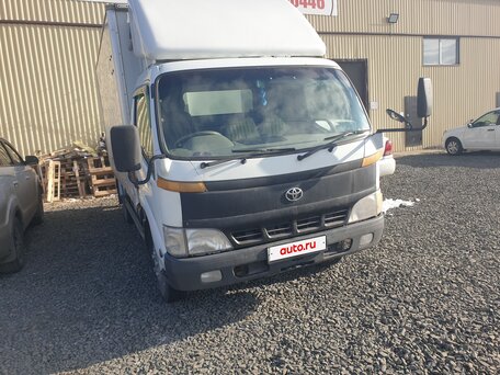 2002 Toyota Dyna, белый, 1500000 рублей, вид 1