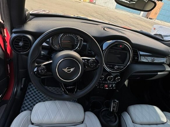 2020 Mini Hatch Cooper S III (F55/F56) Рестайлинг, красный, 2200000 рублей - вид 13