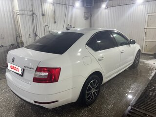 2017 Skoda Octavia III (A7) Рестайлинг, белый, 1630000 рублей, вид 4