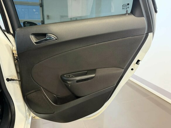 2013 Opel Astra J Рестайлинг, белый, 569000 рублей - вид 13