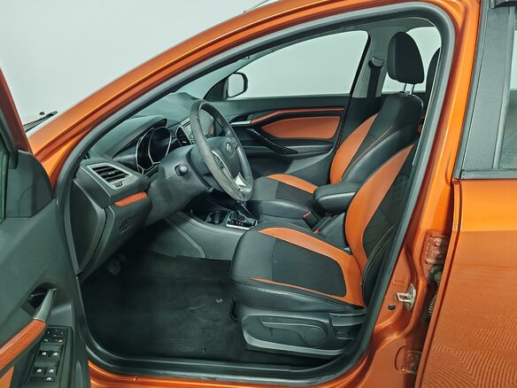 2019 Lada (ВАЗ) Vesta SW Cross I, оранжевый, 855000 рублей - вид 15