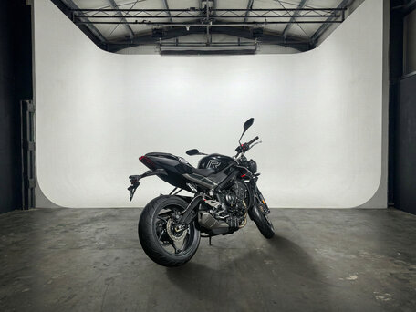 2025 Triumph Street Triple, чёрный, 1400000 рублей, вид 4