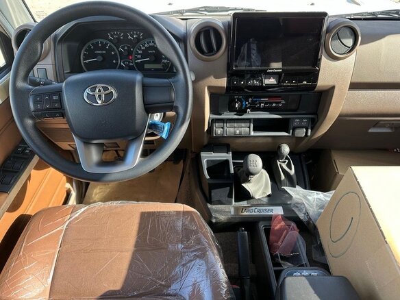2025 Toyota Land Cruiser 76 70 Series Рестайлинг 2, белый, 10770000 рублей - вид 5